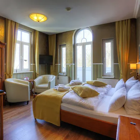 Hotel Kurpark 4*