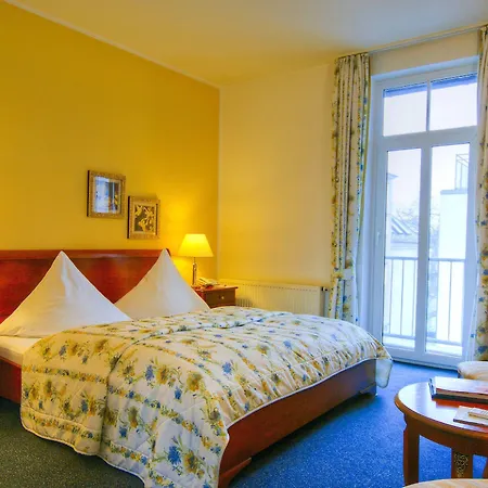 Hotel Kurpark 4*